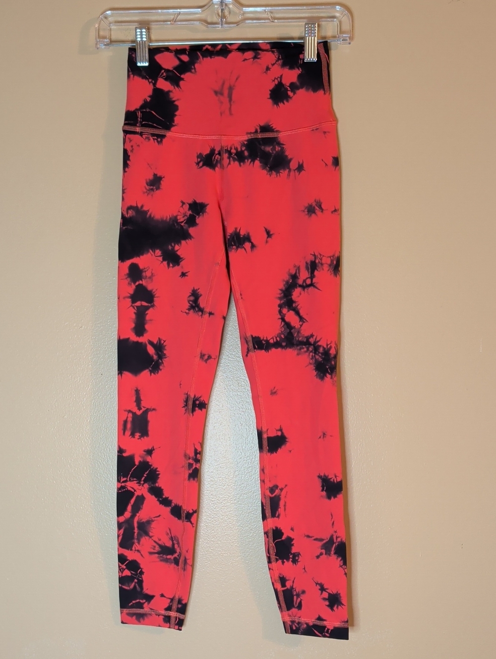 Lululemon Wunder Train High-Rise Crop 21" Tie Dye Carnation Red Black Size 4